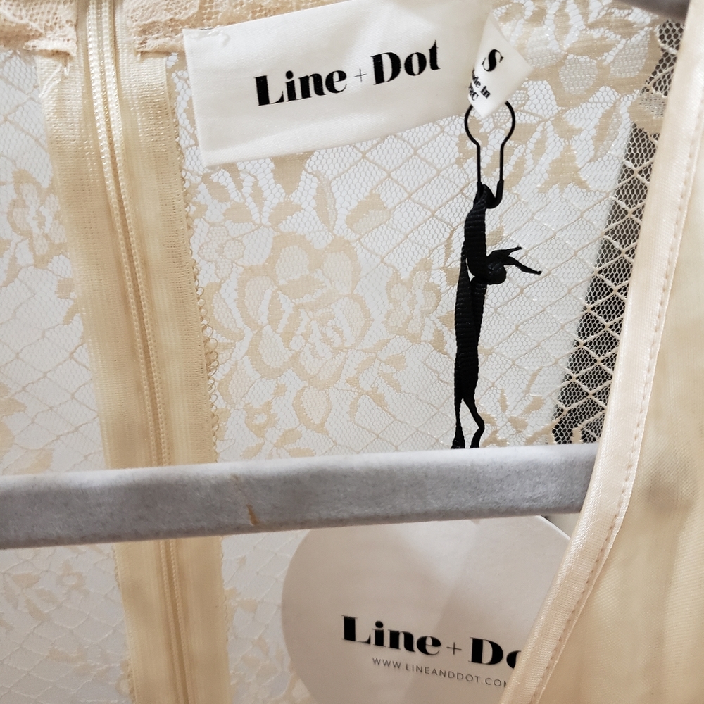 NWT Line & Dot Long Sleeve Lace Top - Picture 3 of 6